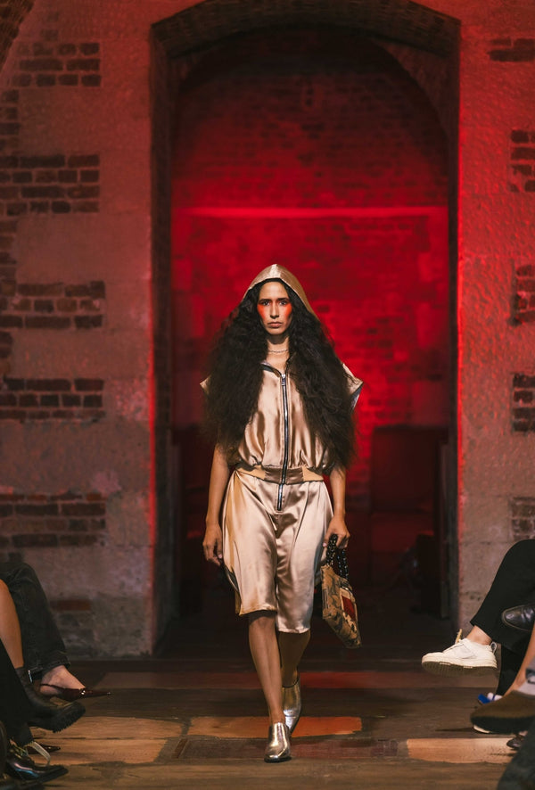 Tell The Truth LFW004 Hooded Vest